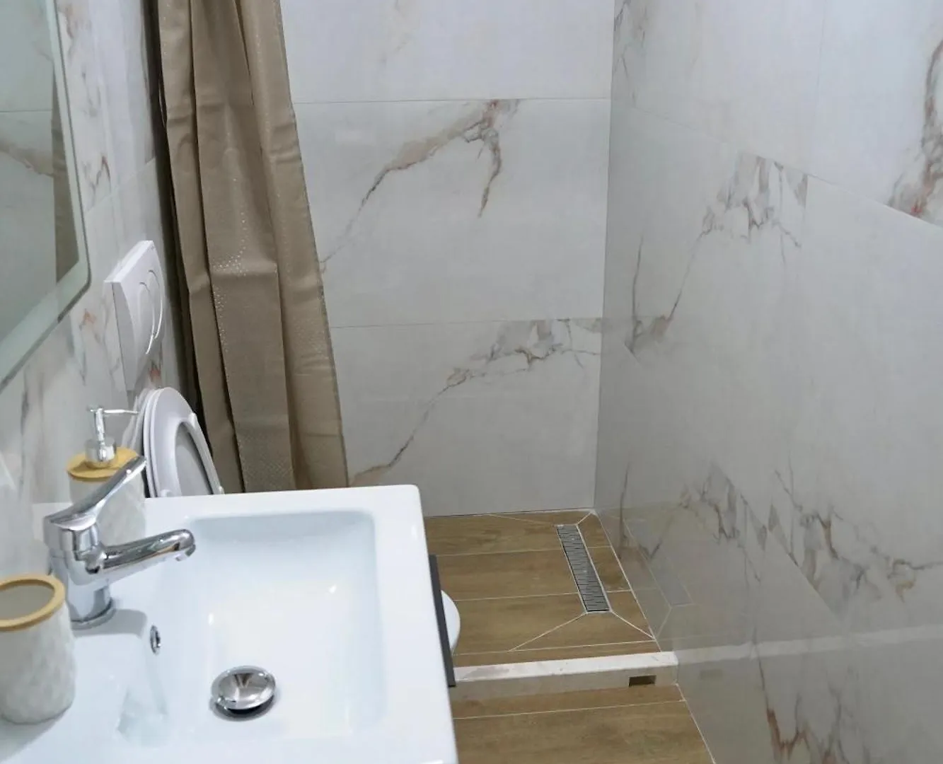 Arni'S Apartments Tirana Guest house