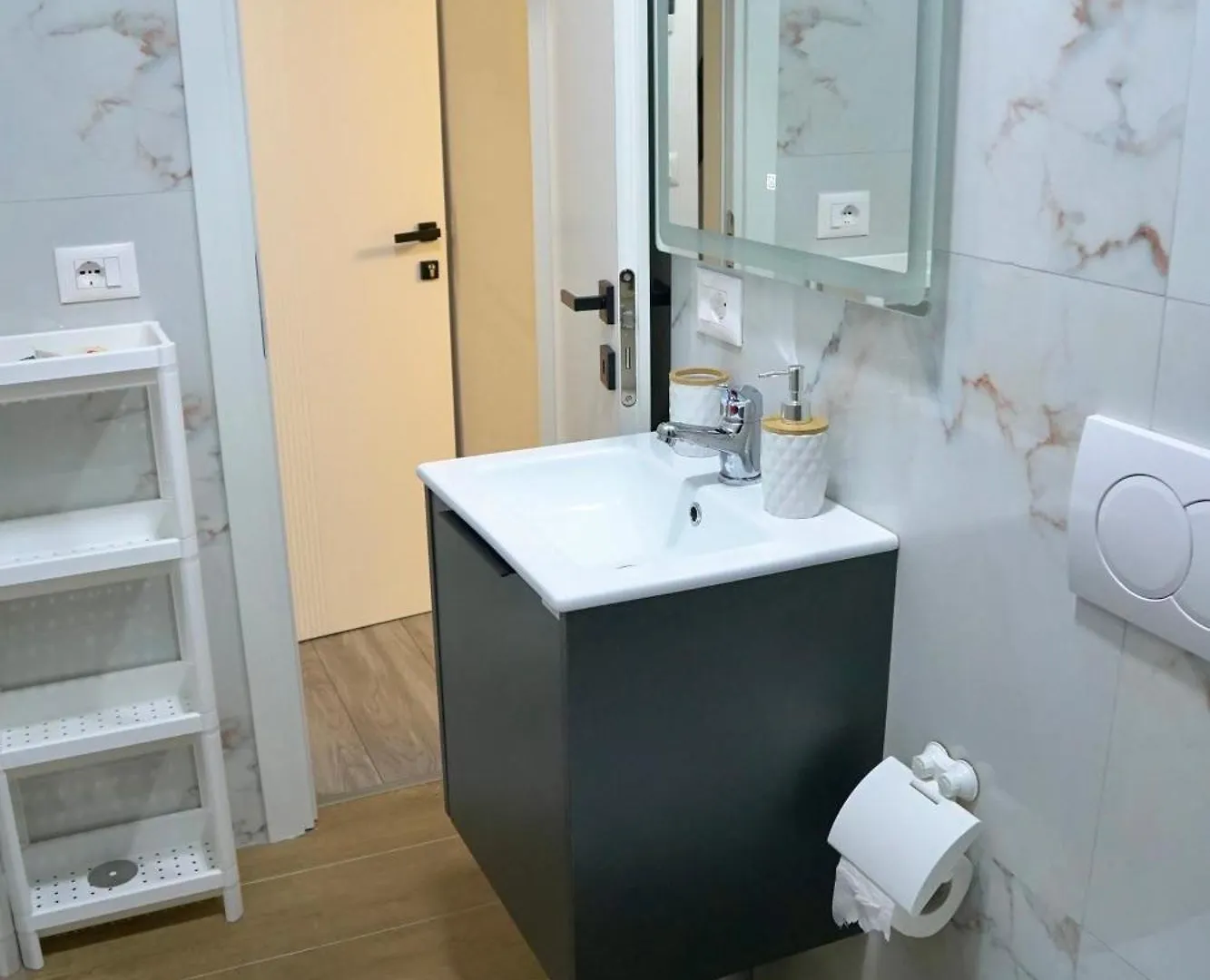 Arni'S Apartments Tirana Albania